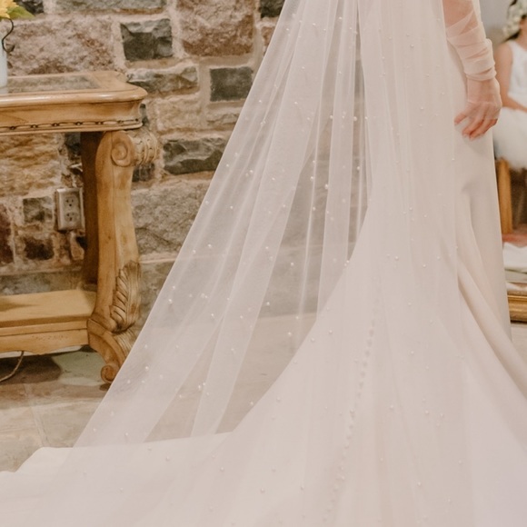 Scattered pearl cathedral veil - Picture 3 of 3